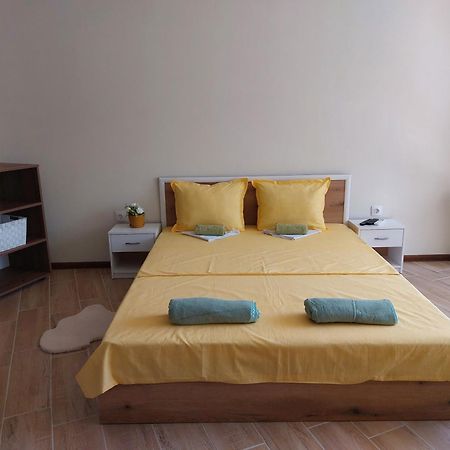 Krimski Apartment - Free Private Parking Varna Bagian luar foto