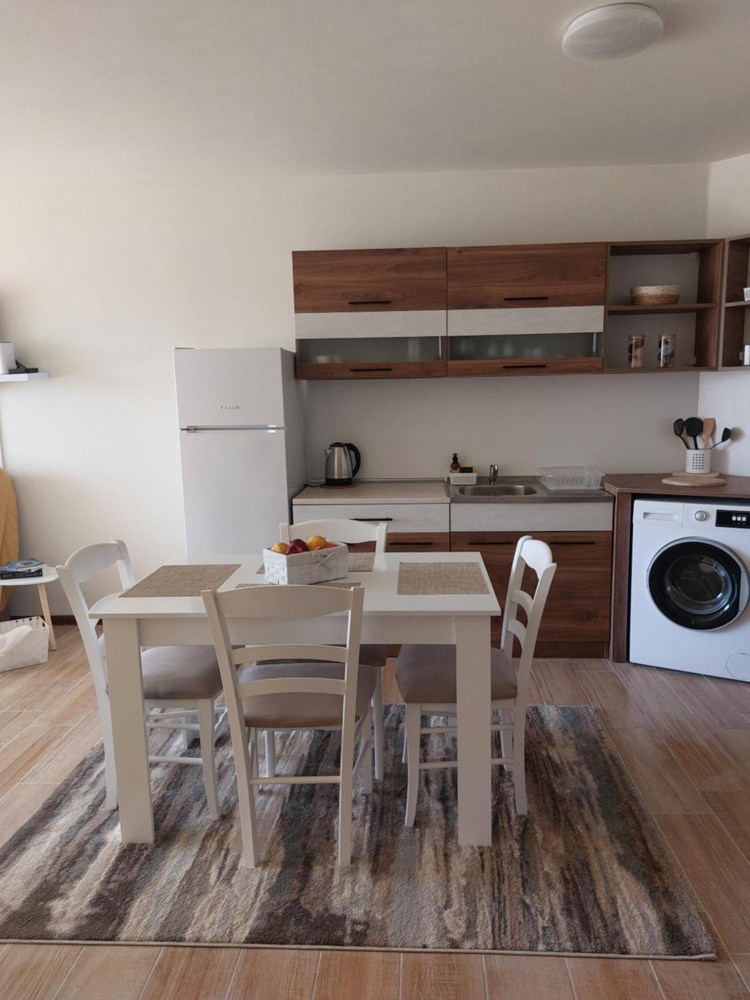 Krimski Apartment - Free Private Parking Varna Bagian luar foto