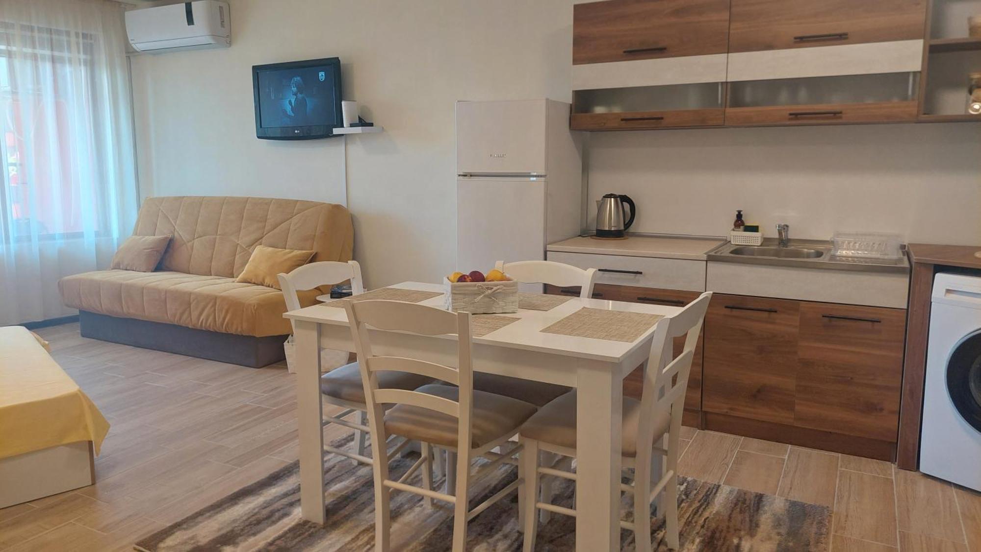 Krimski Apartment - Free Private Parking Varna Bagian luar foto