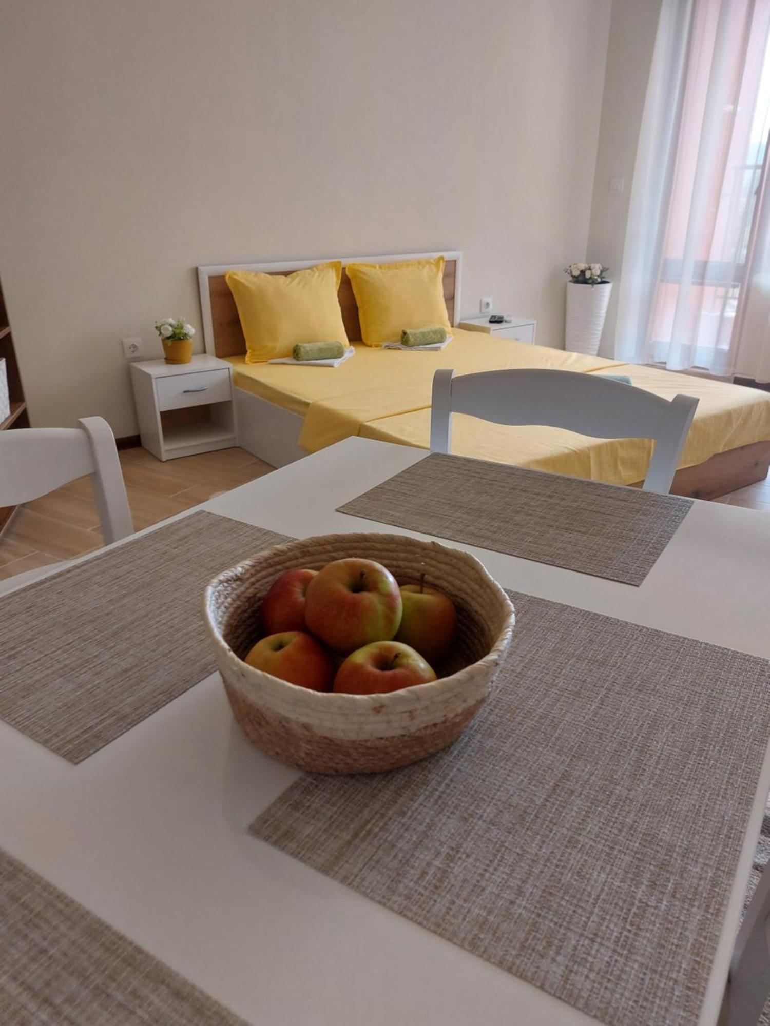 Krimski Apartment - Free Private Parking Varna Bagian luar foto